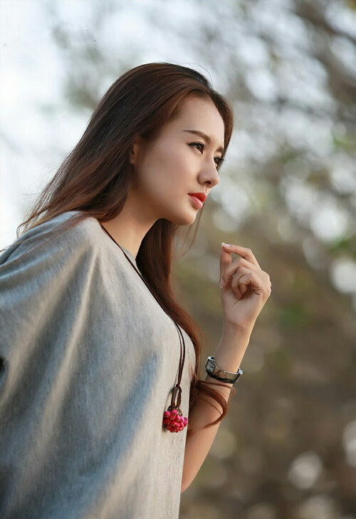 “武汉马拉松：跑者们用脚步诠释极限精神”